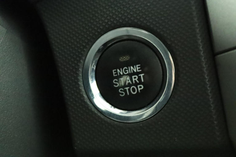 Toyota Auris - 1.6-16V Executive Business 43