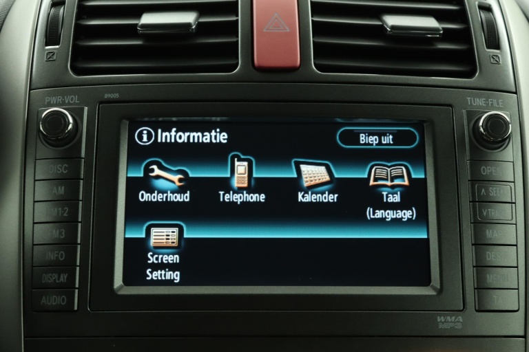 Toyota Auris - 1.6-16V Executive Business 54