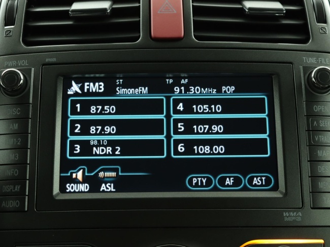 Toyota Auris - 1.6-16V Executive Business