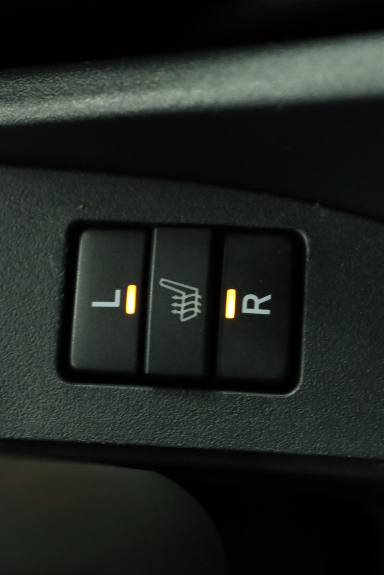 Toyota Auris - 1.6-16V Executive Business 56