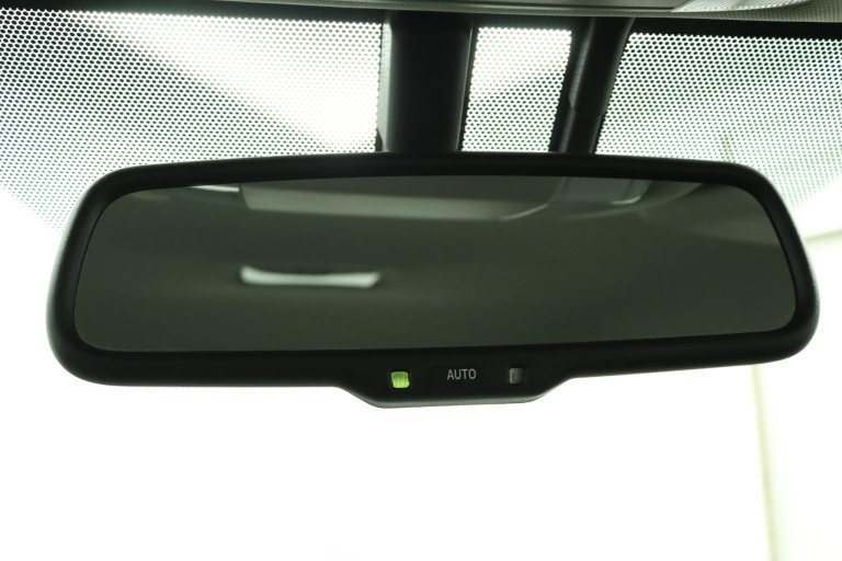 Toyota Auris - 1.6-16V Executive Business 57