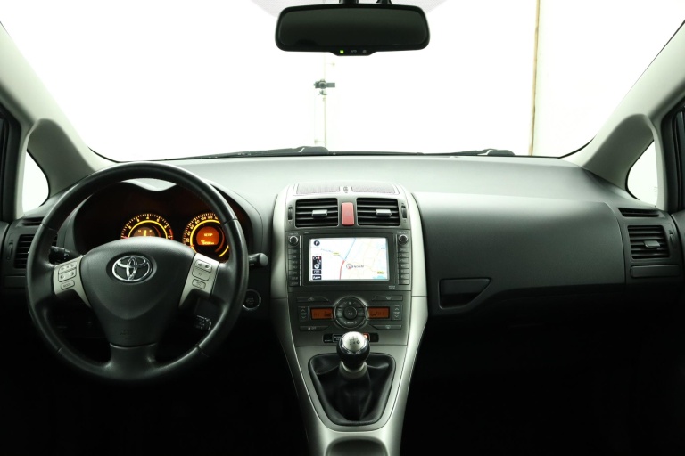 Toyota Auris - 1.6-16V Executive Business 59