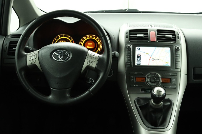 Toyota Auris - 1.6-16V Executive Business 60