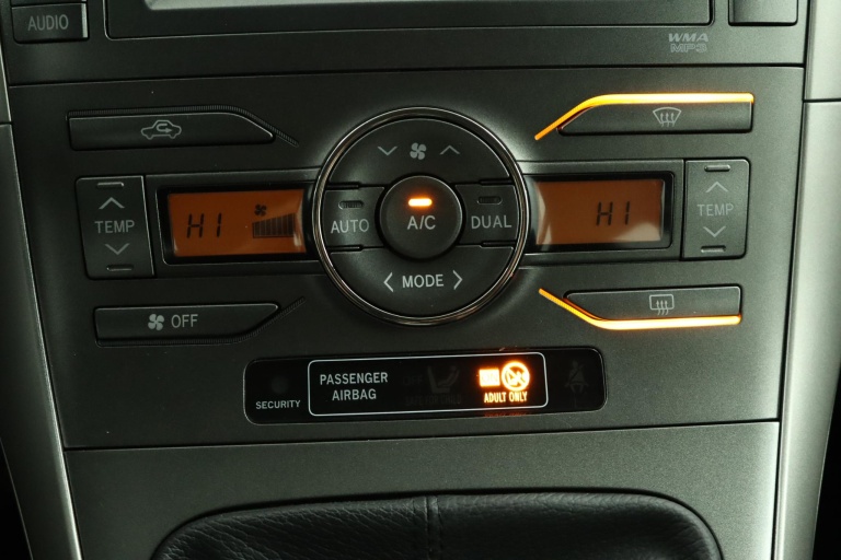 Toyota Auris - 1.6-16V Executive Business 7