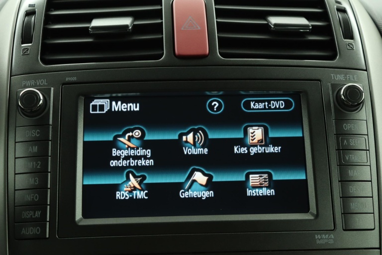 Toyota Auris - 1.6-16V Executive Business 8