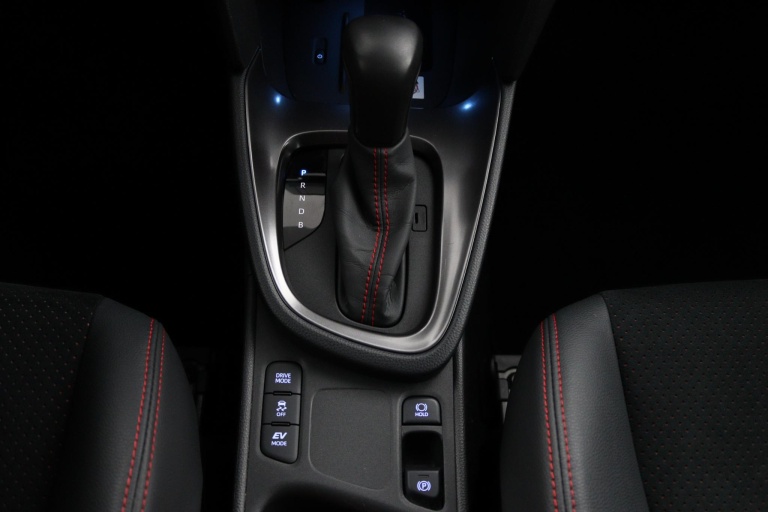 Toyota Yaris Cross - 1.5 Hybrid GR Sport 28