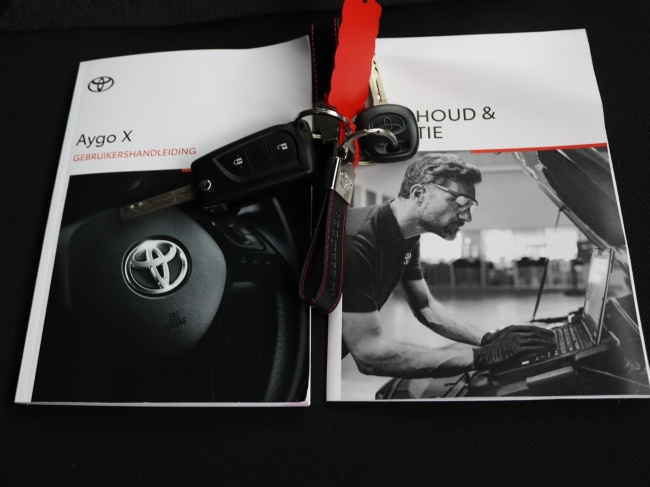 Toyota Aygo X - 1.0 VVT-i MT Play