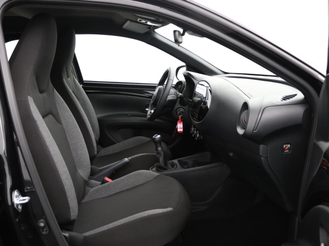 Toyota Aygo X - 1.0 VVT-i MT Play