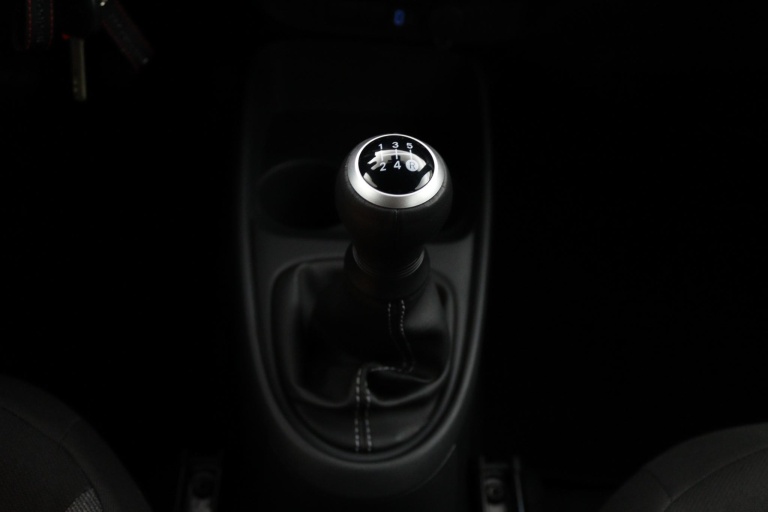 Toyota Aygo X - 1.0 VVT-i MT Play 27