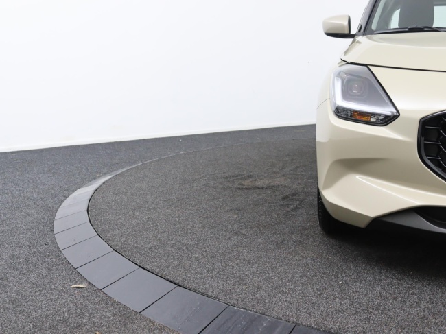 Suzuki Swift - 1.2 Comfort Smart Hybrid