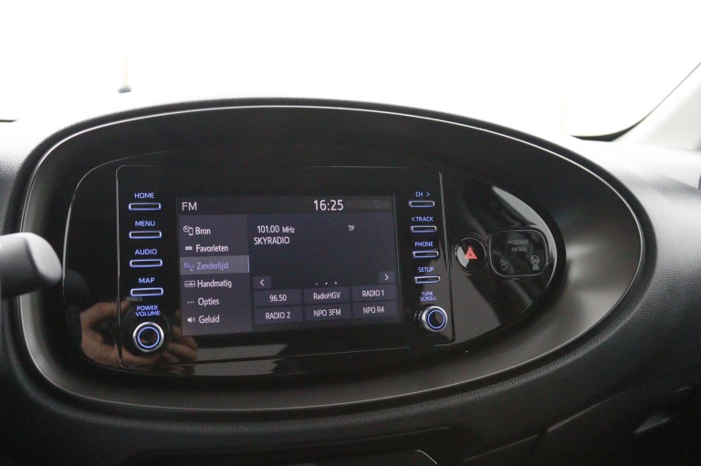 Toyota Aygo X - 1.0 VVT-i S-CVT first 13