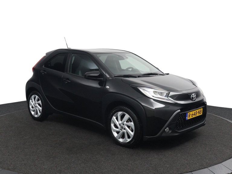 Toyota Aygo X - 1.0 VVT-i S-CVT first 3