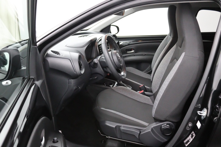 Toyota Aygo X - 1.0 VVT-i S-CVT first 9