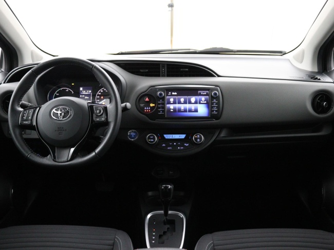 Toyota Yaris - 1.5 Hybrid Dynamic | Navigatie | Trekhaak |