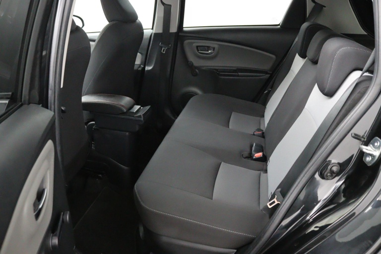 Toyota Yaris - 1.5 Hybrid Dynamic | Navigatie | Trekhaak | 12