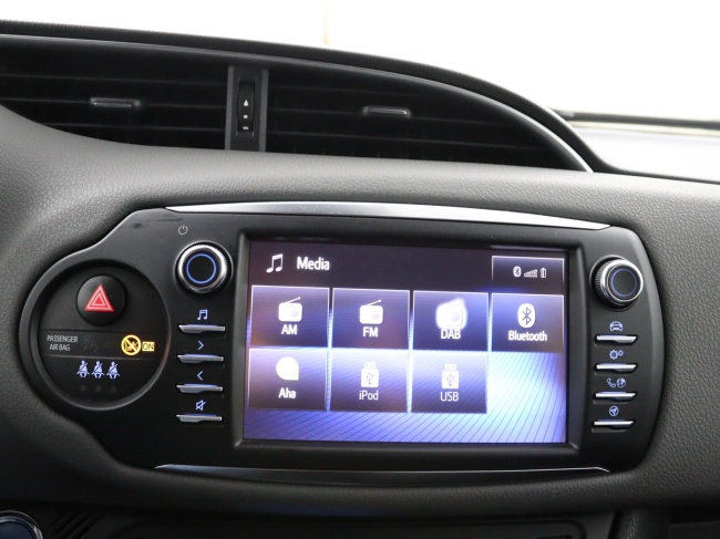 Toyota Yaris - 1.5 Hybrid Dynamic | Navigatie | Trekhaak |