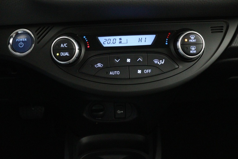 Toyota Yaris - 1.5 Hybrid Dynamic | Navigatie | Trekhaak | 16