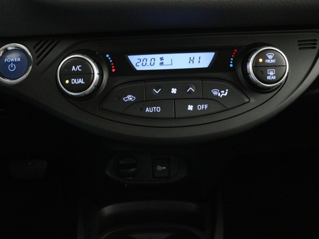 Toyota Yaris - 1.5 Hybrid Dynamic | Navigatie | Trekhaak |