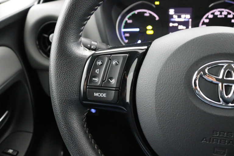 Toyota Yaris - 1.5 Hybrid Dynamic | Navigatie | Trekhaak | 17
