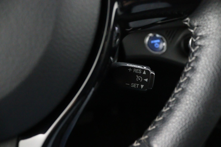 Toyota Yaris - 1.5 Hybrid Dynamic | Navigatie | Trekhaak | 19