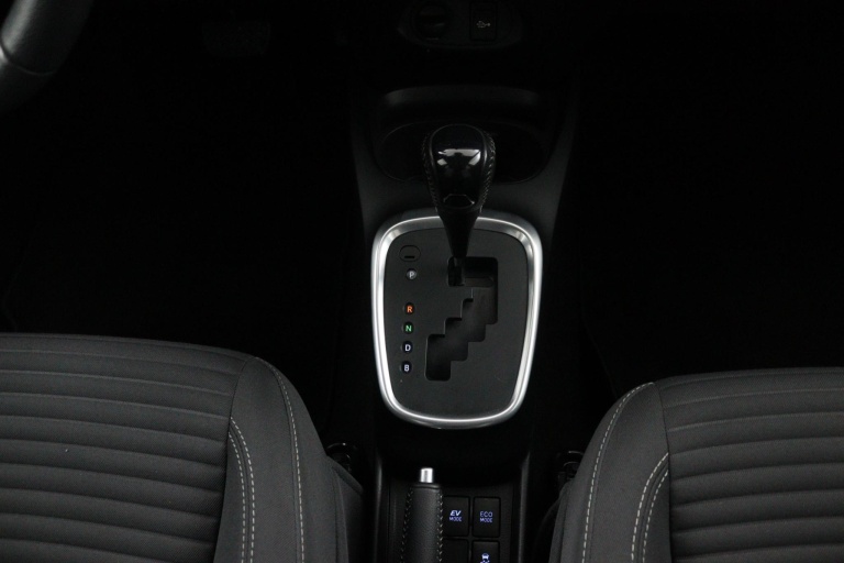 Toyota Yaris - 1.5 Hybrid Dynamic | Navigatie | Trekhaak | 24