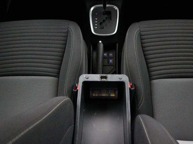 Toyota Yaris - 1.5 Hybrid Dynamic | Navigatie | Trekhaak |