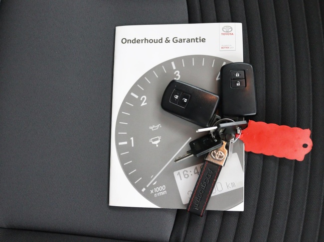 Toyota Yaris - 1.5 Hybrid Dynamic | Navigatie | Trekhaak |