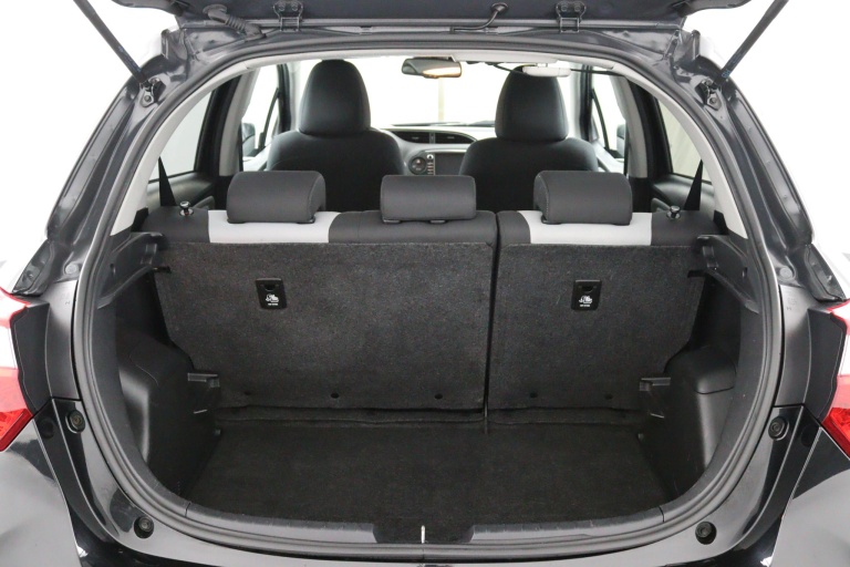 Toyota Yaris - 1.5 Hybrid Dynamic | Navigatie | Trekhaak | 30