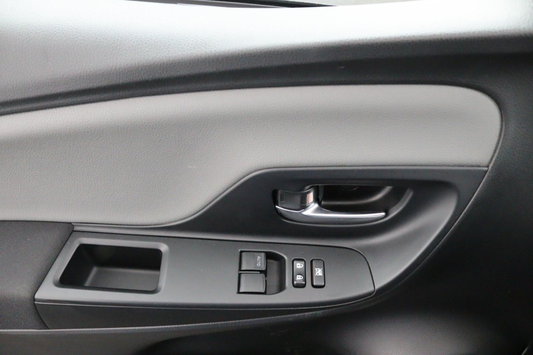 Toyota Yaris - 1.5 Hybrid Dynamic | Navigatie | Trekhaak | 32