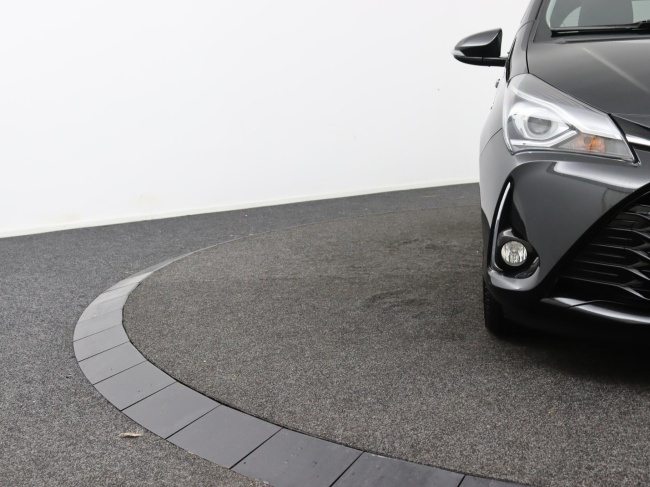 Toyota Yaris - 1.5 Hybrid Dynamic | Navigatie | Trekhaak |