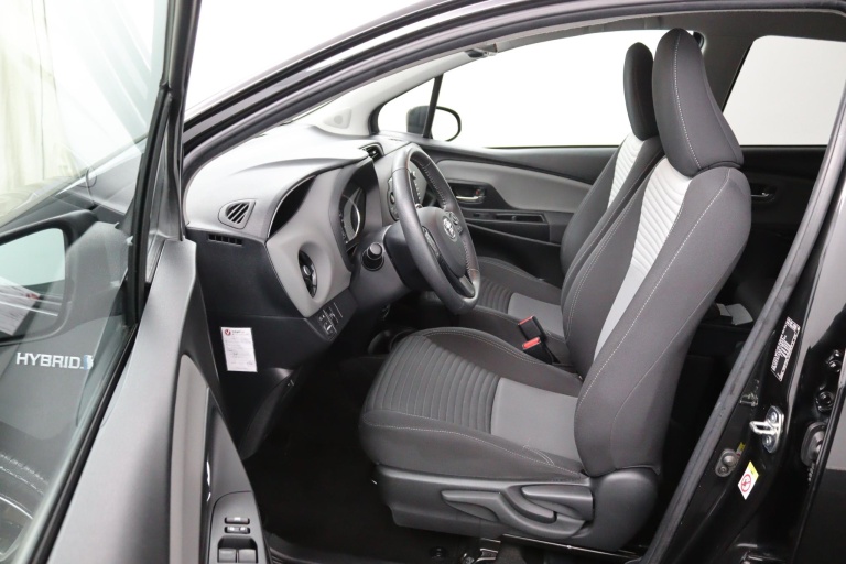 Toyota Yaris - 1.5 Hybrid Dynamic | Navigatie | Trekhaak | 9