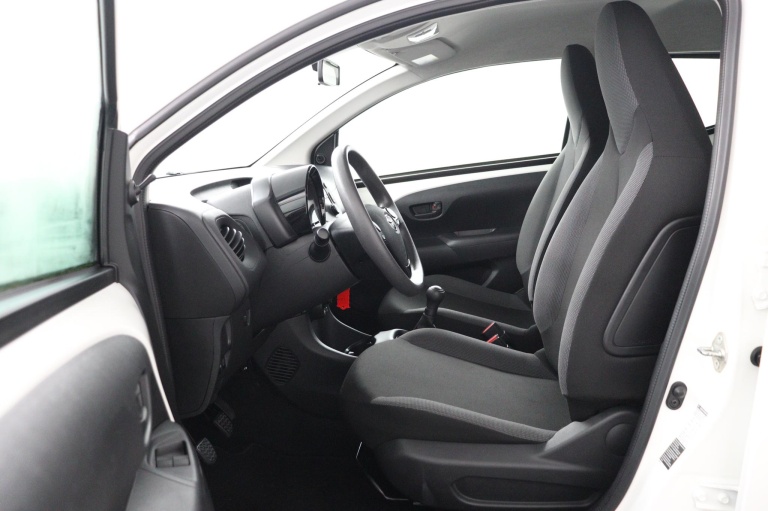 Toyota Aygo - 1.0 VVT-i x-fun 16