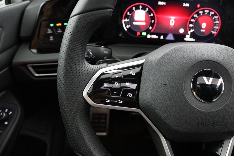 Volkswagen Golf - 1.5 eTSI R-Line Business 11