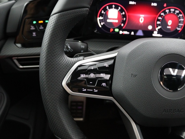 Volkswagen Golf - 1.5 eTSI R-Line Business