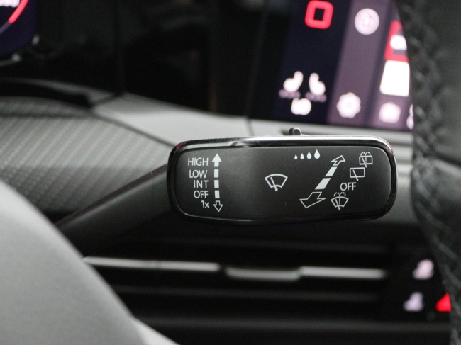 Volkswagen Golf - 1.5 eTSI R-Line Business