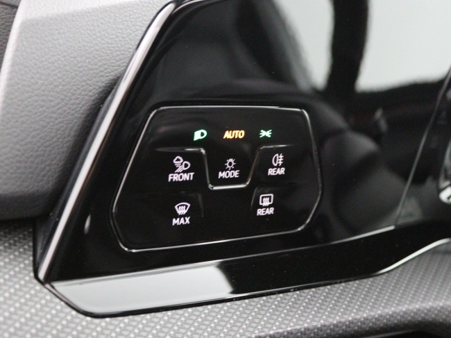 Volkswagen Golf - 1.5 eTSI R-Line Business