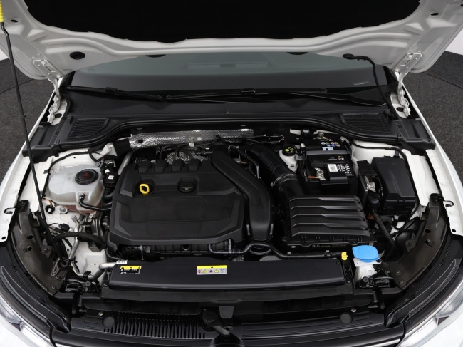 Volkswagen Golf - 1.5 eTSI R-Line Business