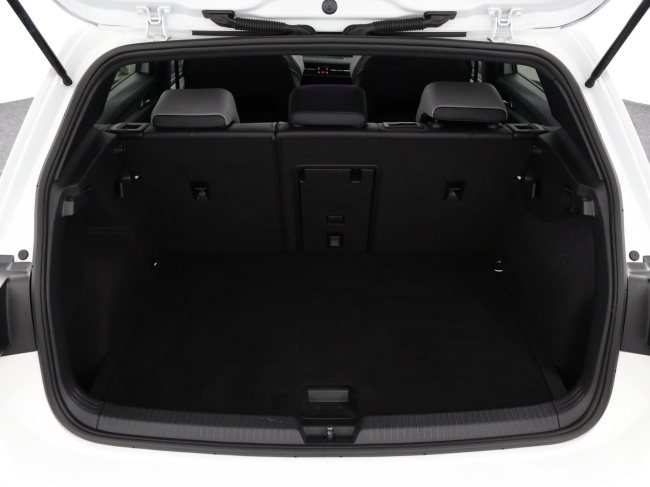 Volkswagen Golf - 1.5 eTSI R-Line Business