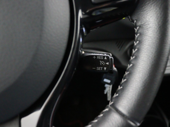 Toyota Yaris - 1.5 Hybrid Design Red