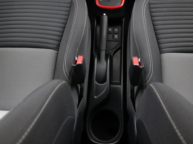 Toyota Yaris - 1.5 Hybrid Design Red