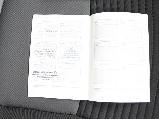 Toyota Yaris - 1.5 Hybrid Design Red