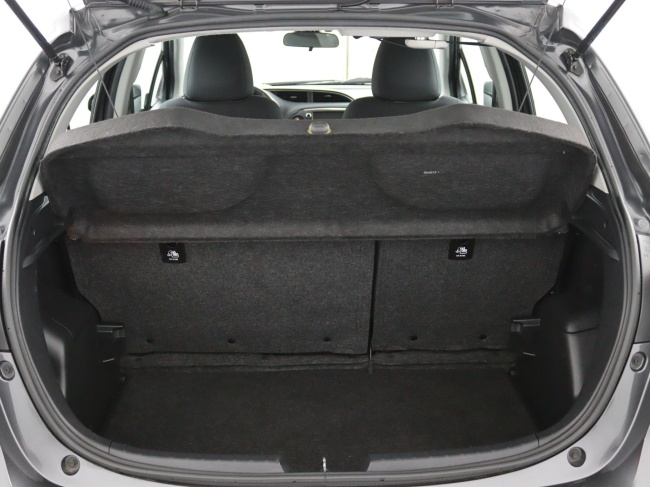 Toyota Yaris - 1.5 Hybrid Design Red