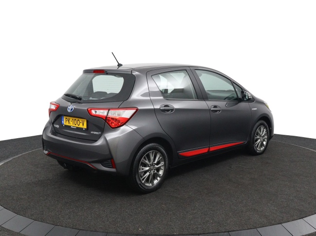 Toyota Yaris - 1.5 Hybrid Design Red