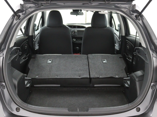 Toyota Yaris - 1.5 Hybrid Design Red