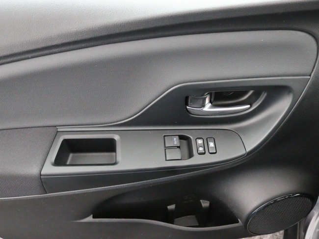 Toyota Yaris - 1.5 Hybrid Design Red