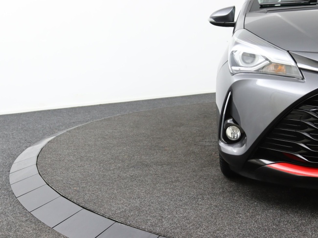 Toyota Yaris - 1.5 Hybrid Design Red