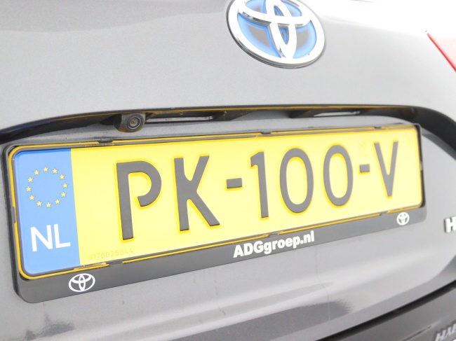 Toyota Yaris - 1.5 Hybrid Design Red