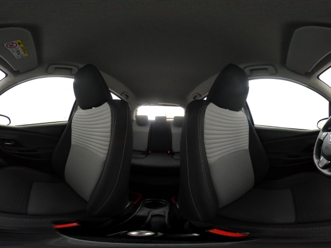 Toyota Yaris - 1.5 Hybrid Design Red