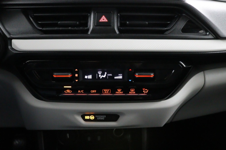 Suzuki Swift - 1.2 Select Smart Hybrid 13