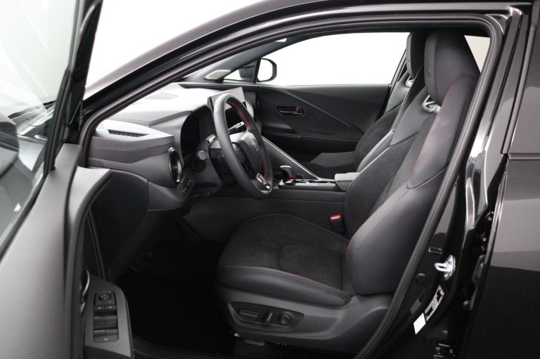 Toyota C-HR - 1.8 Hybrid 140 Black Edition 14